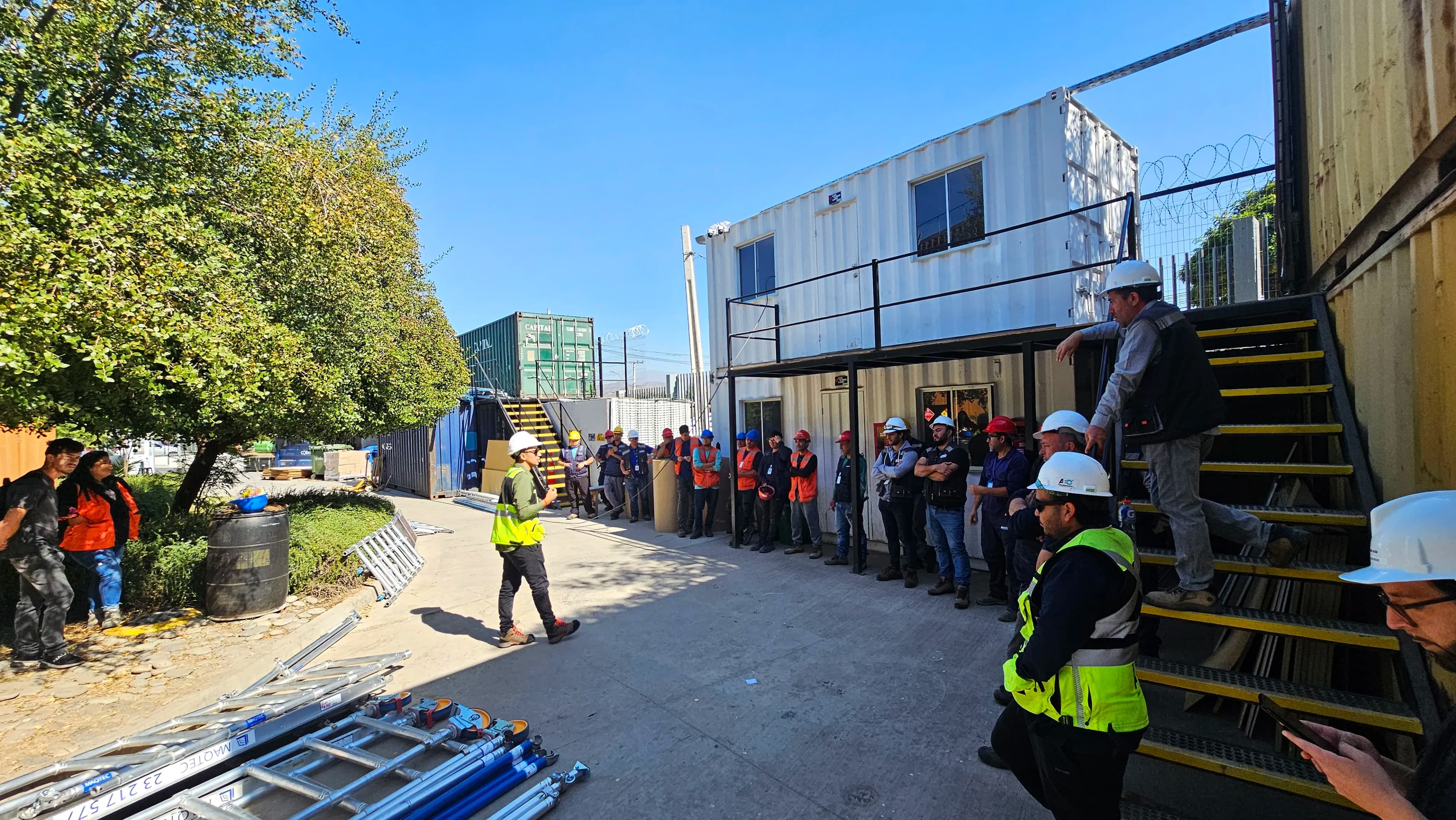 Seguridad en andamios con protocolo base para obras industriales
