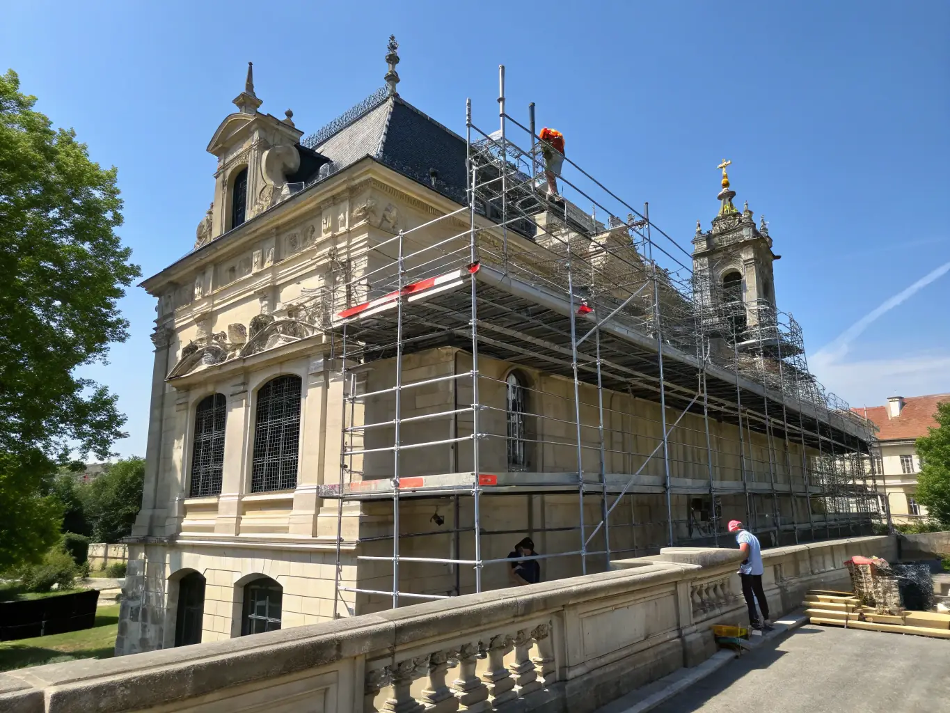 A wide shot of Maqtec's facade scaffolding installed on a building undergoing renovation, demonstrating its stability and adaptability to different building heights.