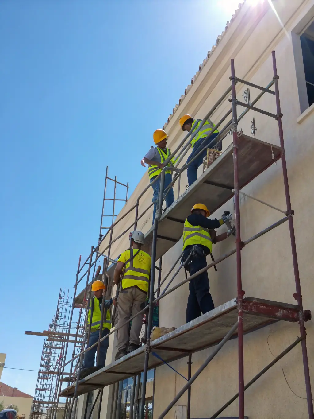 A photo of Maqtec's certified technicians assembling scaffolding on a construction site, highlighting their expertise and adherence to safety protocols.